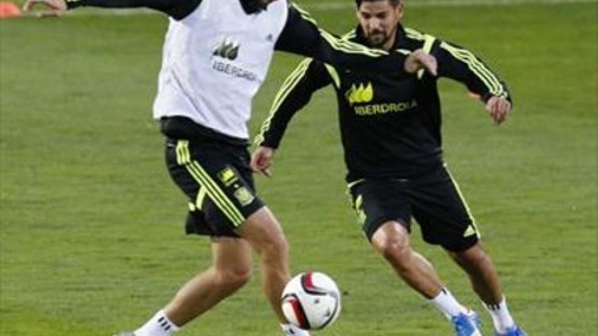 Piqué y Nolito, en el entrenamiento de la selección española.