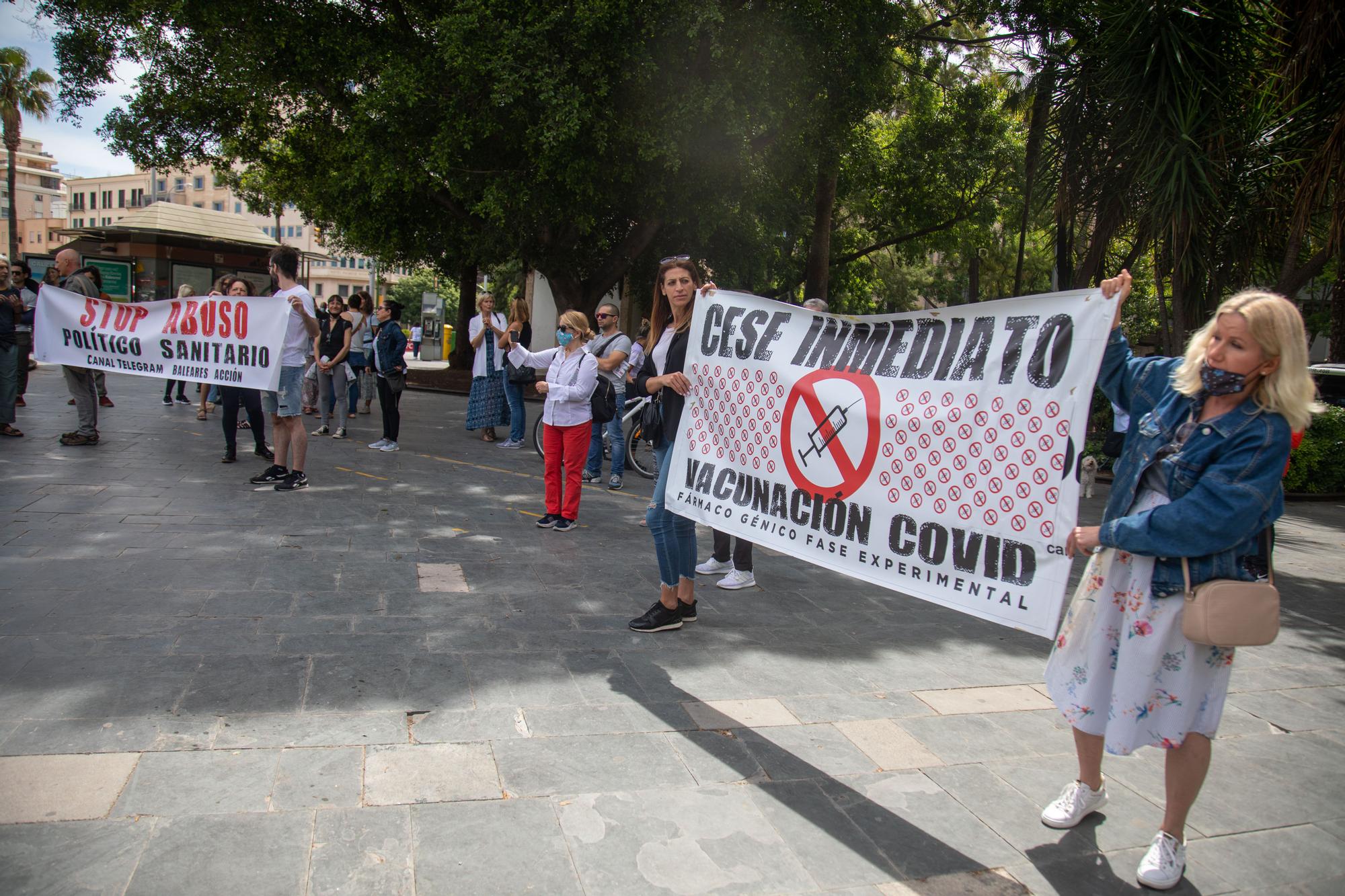 Una médica que ejerce en Manacor participa en una protesta antivacunas: "No van a dar la inmunidad que toca"