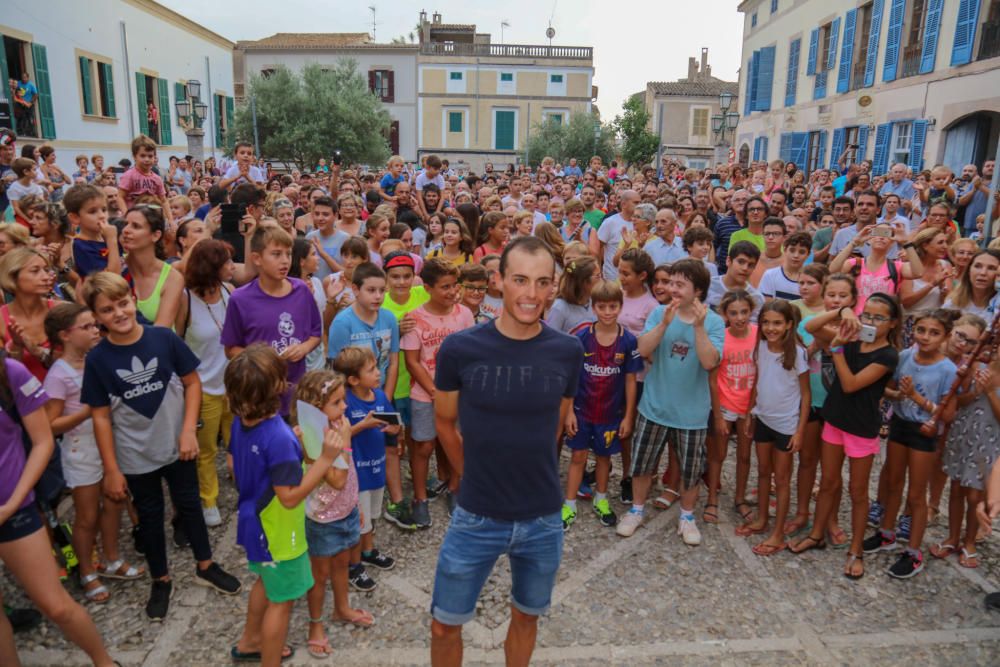 Artà homenajea al ciclista Enric Mas