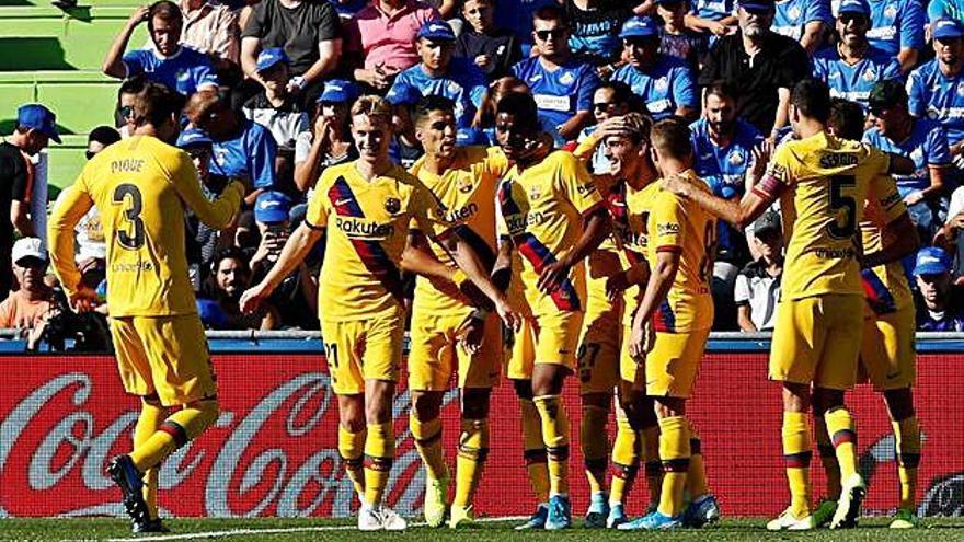 Els jugadors del Barça celebren un dels dos gols al camp del Getafe.