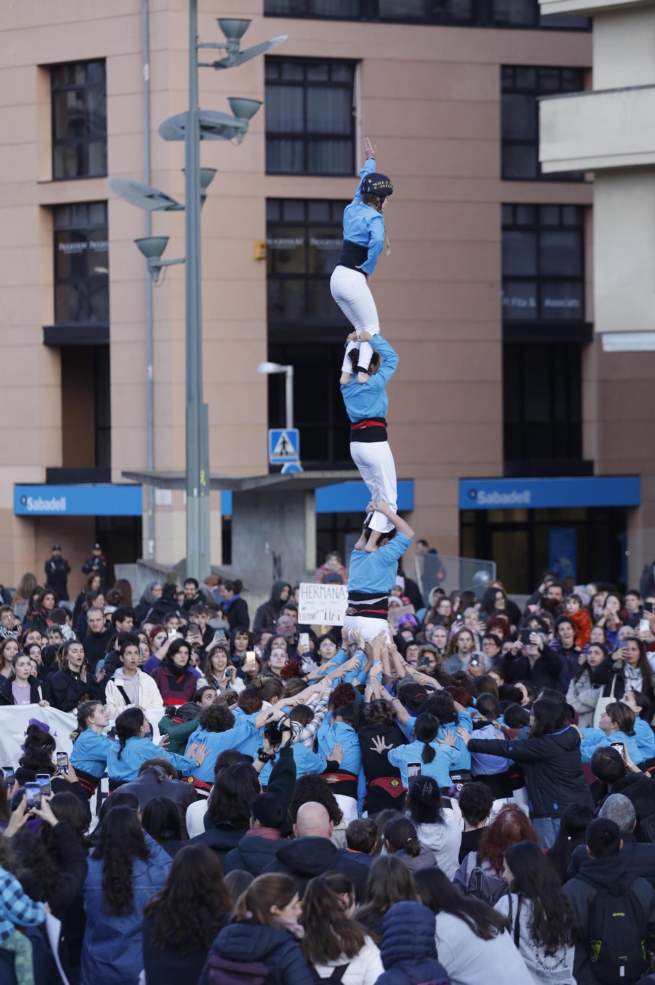 La manifestació feminista del 8-M a Girona en imatges