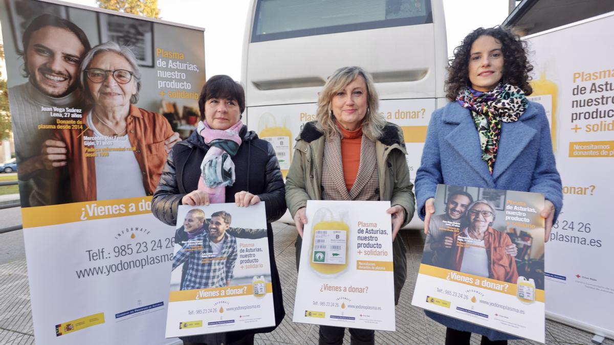 Presentación de la campaña, esta mañana, en Oviedo. Desde la izquierda, María Teresa Díaz, Lidia Clara Rodríguez y Ana María Ojea.