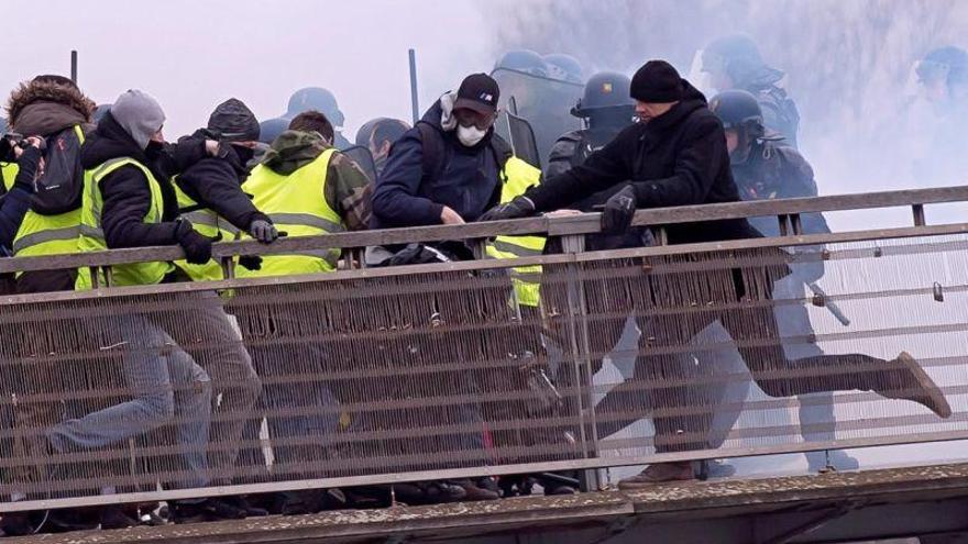 Las manifestaciones semanales de los &#039;chalecos amarillos&#039; empiezan a exasperar a los franceses
