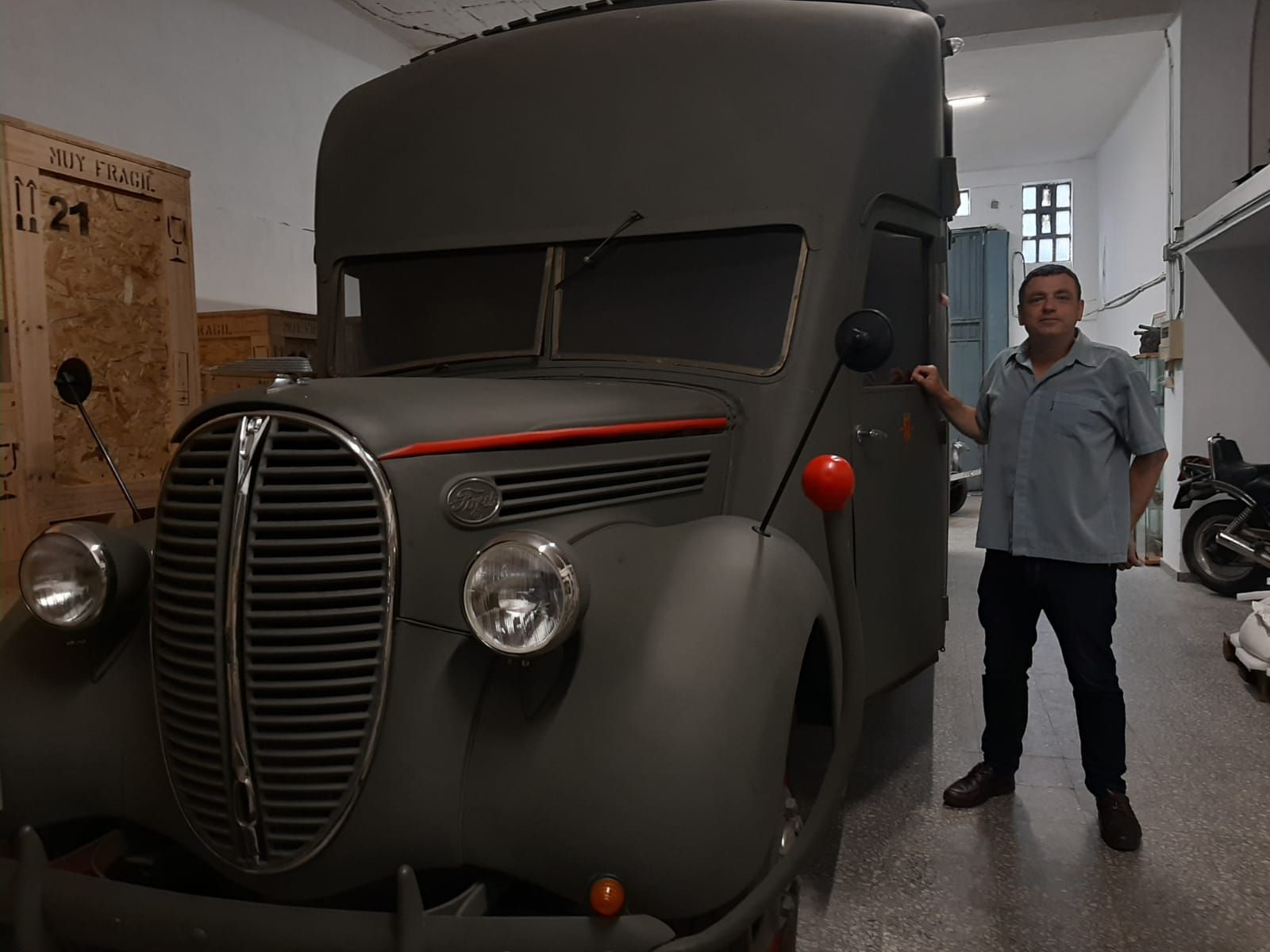 Un tesoro militar en busca de museo: así es la colección de Jorge Sandoval en Colloto