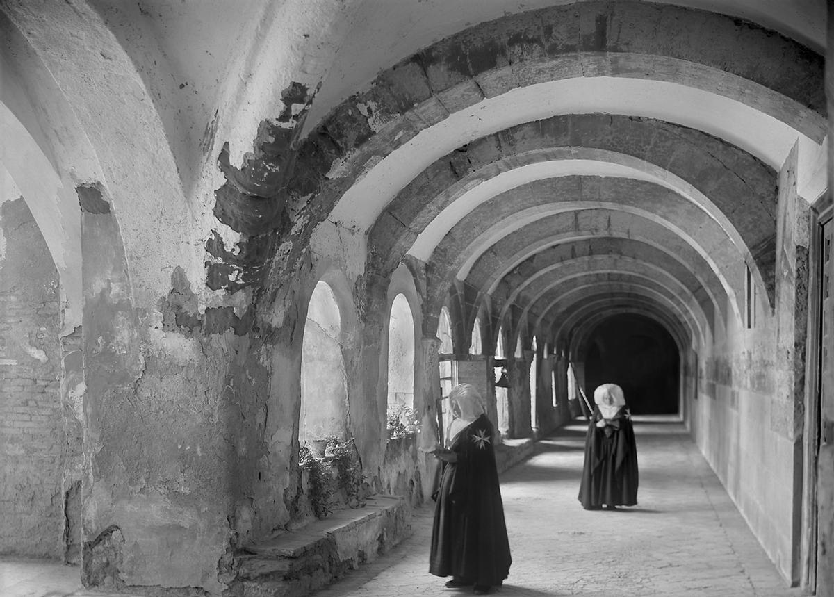 Interior del claustro del monasterio de Sijena