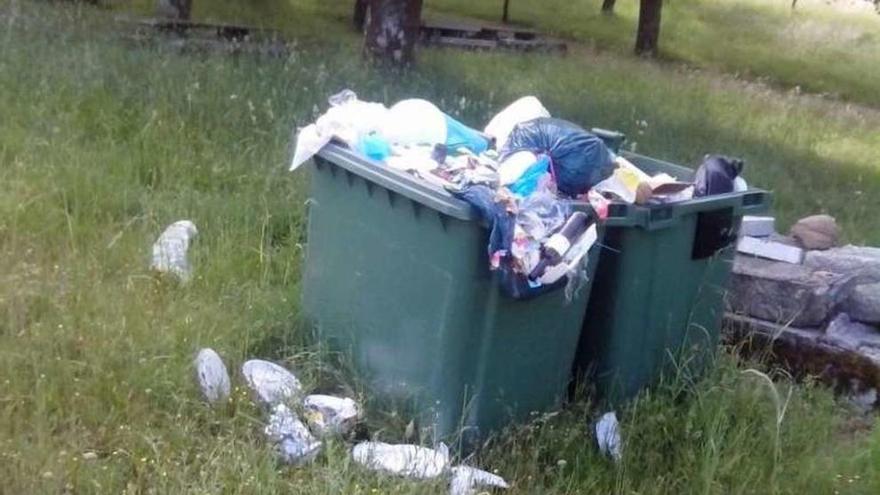 Basura de la romería de 2014 en Pena de Francia