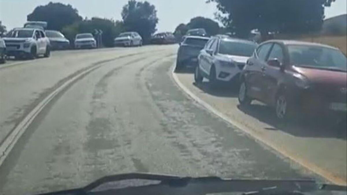 Saturación de coches para entrar a Cala Varques