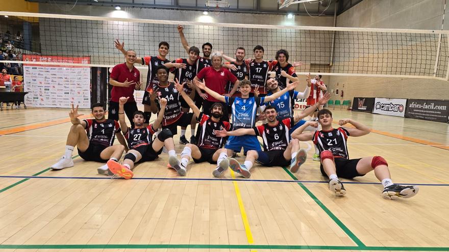 El Familycash Xàtiva voleibol masculino gana en Zaragoza por 1-3 en un gran partido