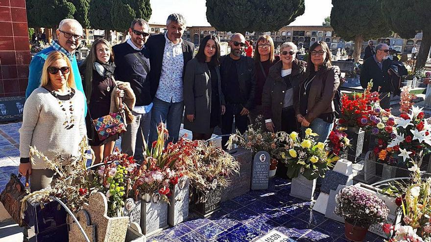 Visita que los familiares de la fosa 112 realizaron al cementerio de Paterna.