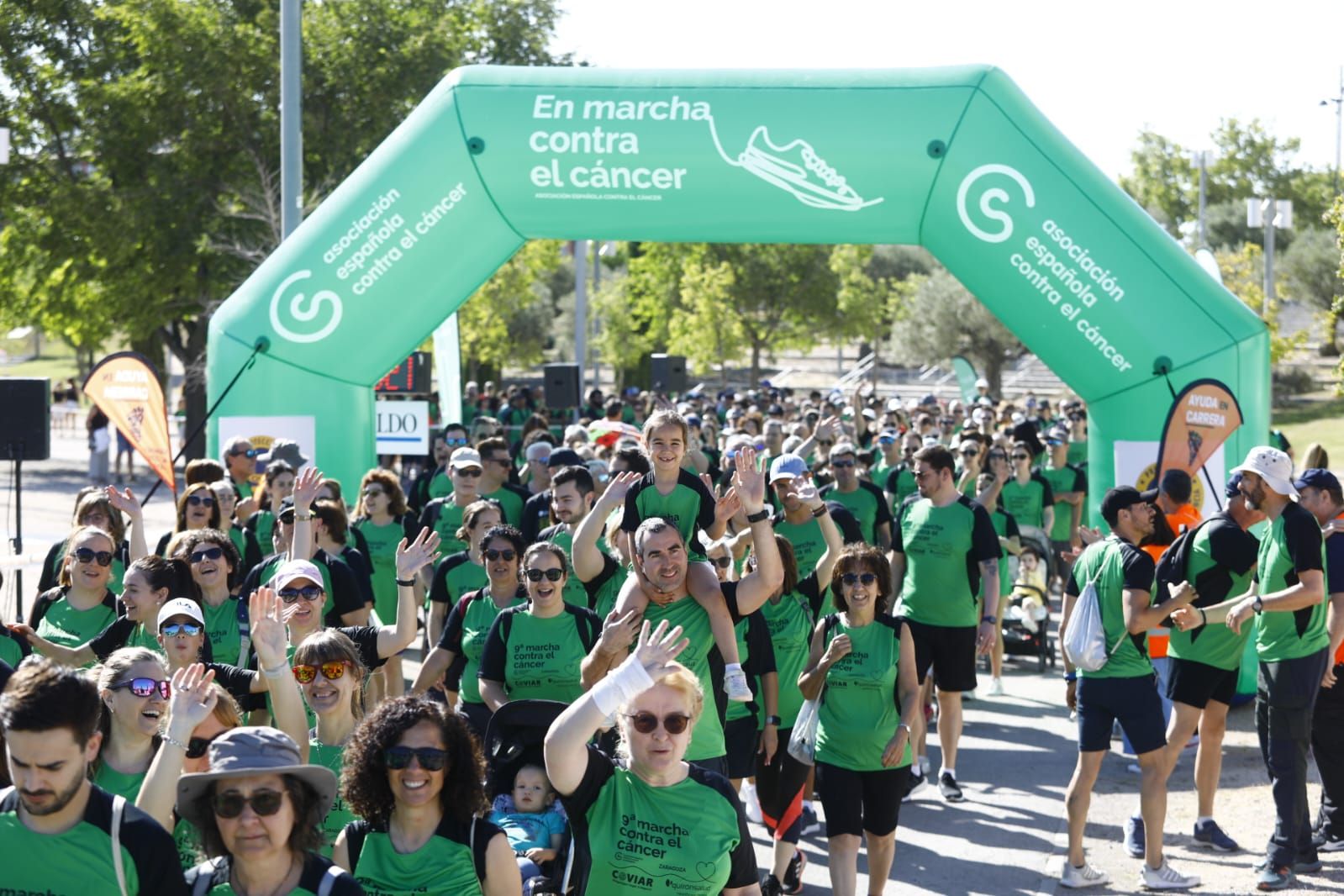 En imágenes | Más de 2.500 personas marchan contra el cáncer en la Expo de Zaragoza