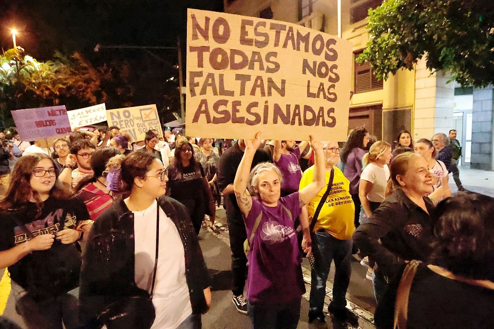 Manifestación por la eliminación de la violencia machista en Santa Cruz