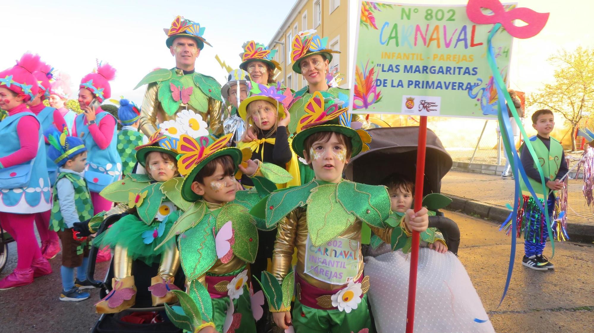 Multitudinario y colorido pasacalles de Carnaval en Monesterio