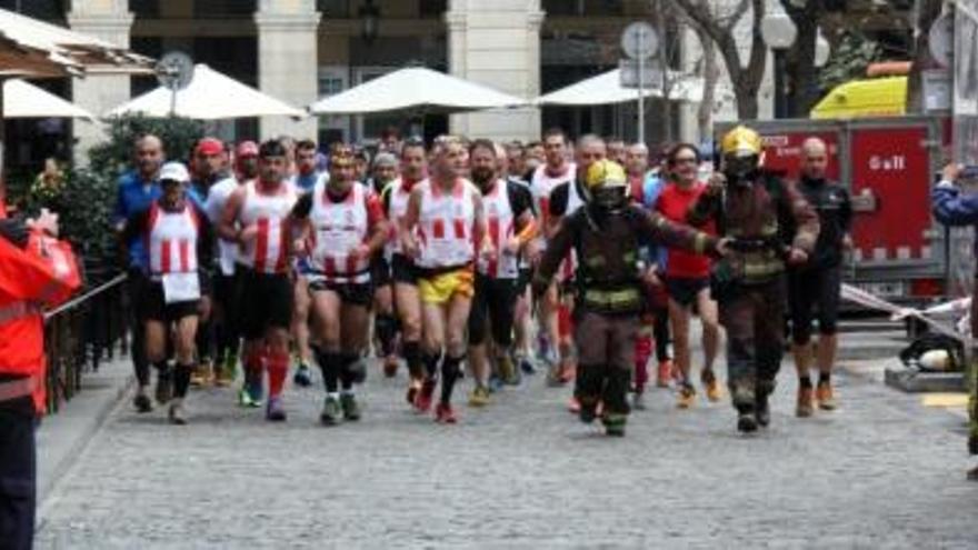 Unes cent persones corren per la Marató de TV3 a Girona