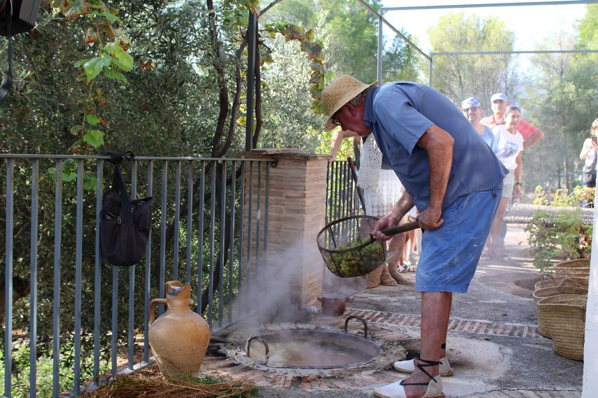 Ròtova reviu l’escaldà del raïm: Una jornada de festa i tradició