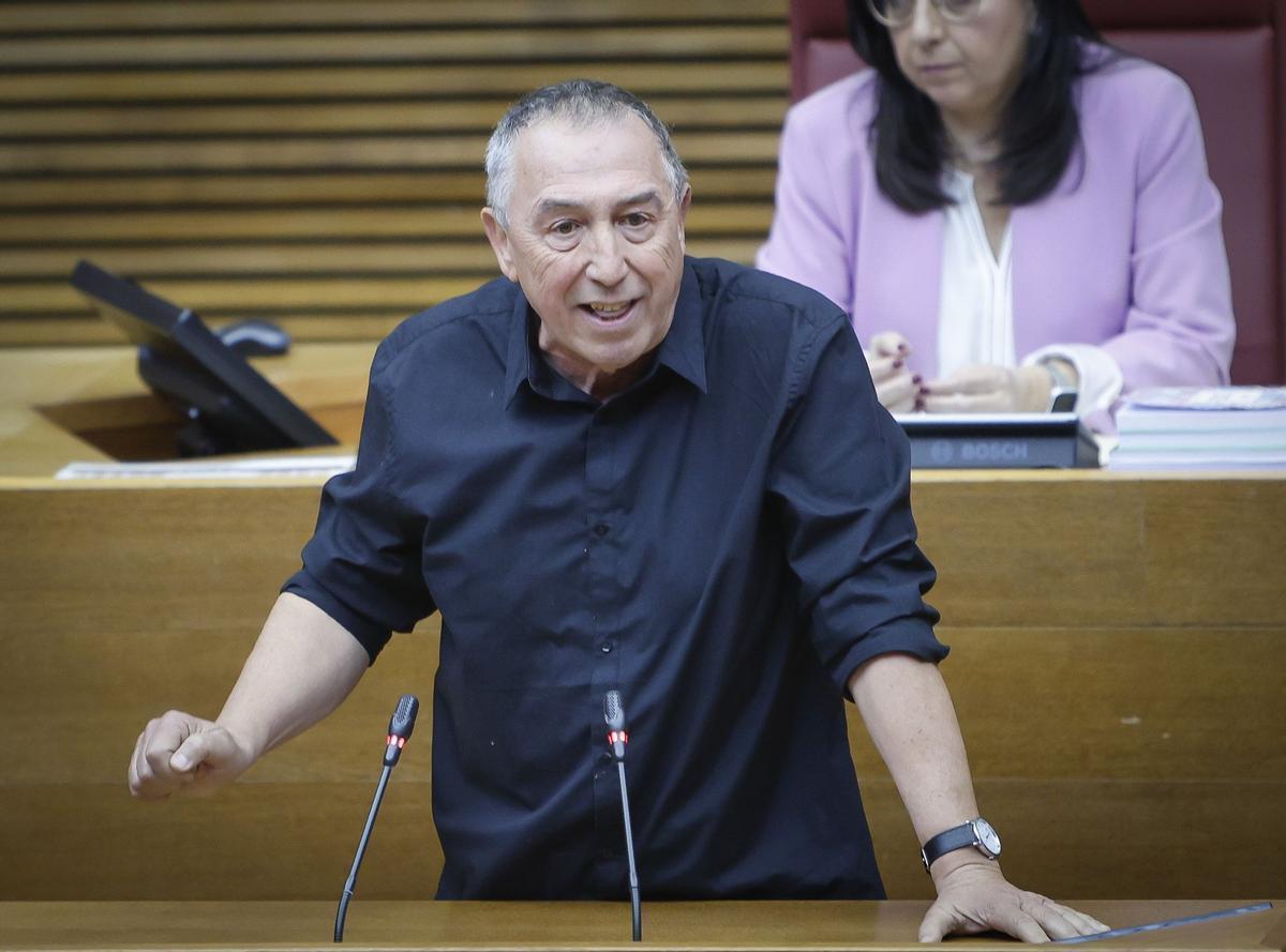 Joan Baldoví, síndic de Compromís, interviene en las Corts.