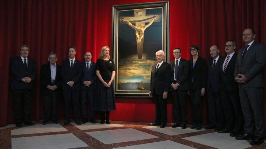 El director dels museus de Glasgow diu que Dalí volia que ‘El Crist’ s’exposés al costat de ‘La cistella de pa’