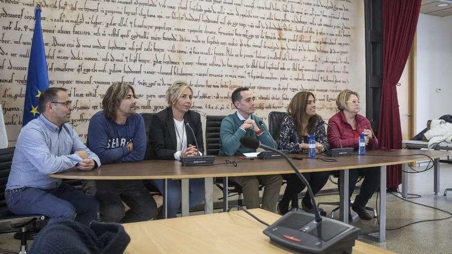 El alcalde Luciano Huerga (centro) con cinco concejales del equpo de Gobierno.