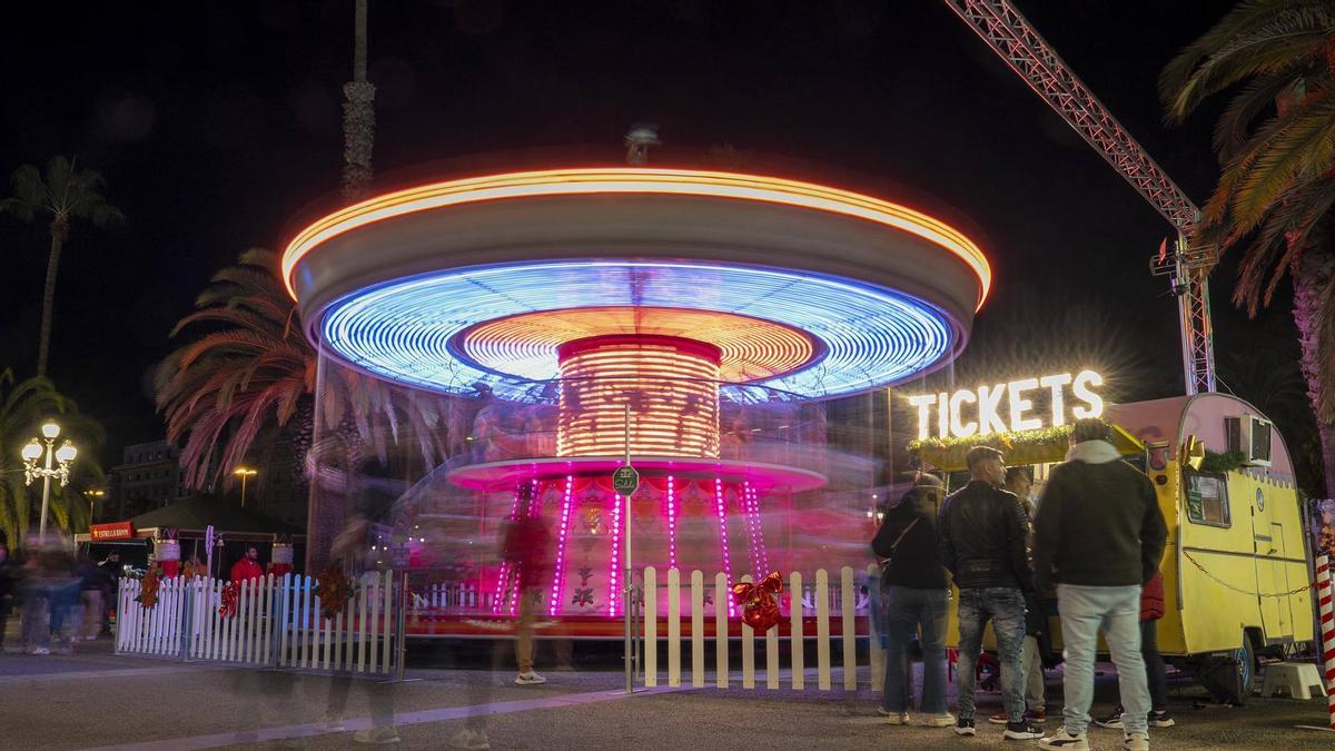 Encendido de la iluminación de Navidad en el puerto de Barcelona