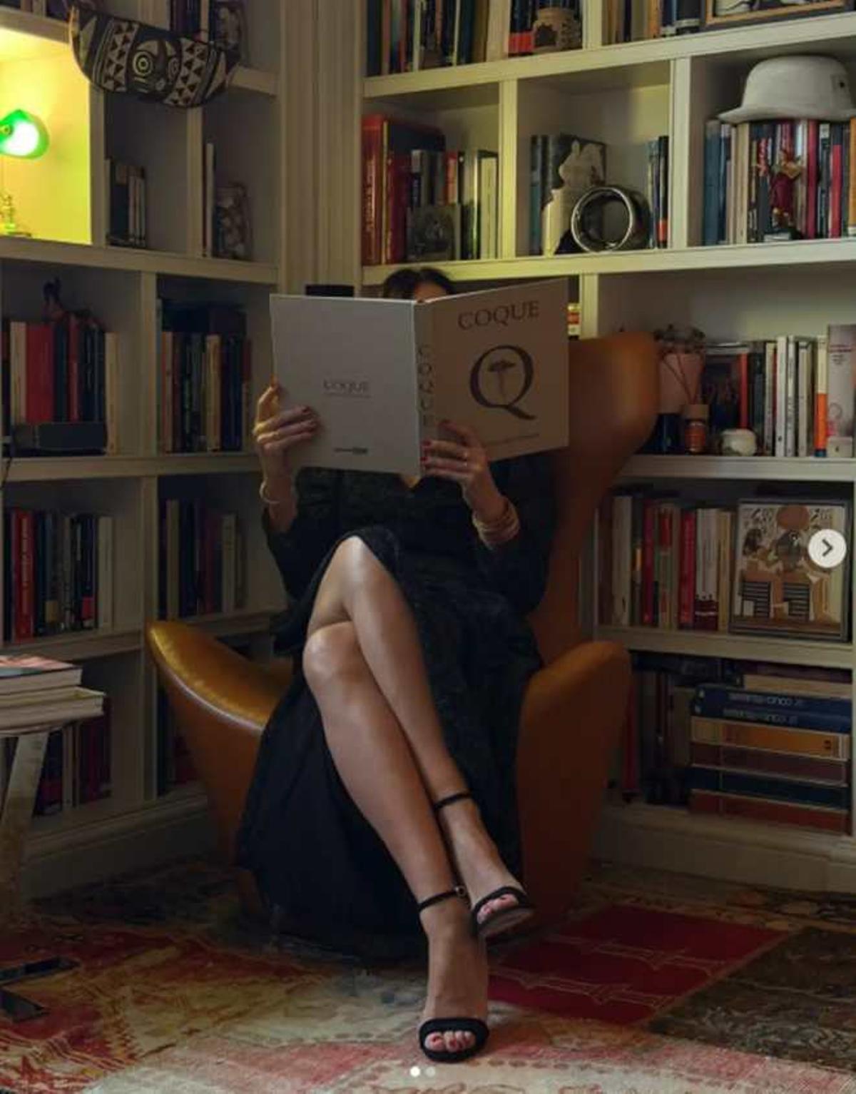 La biblioteca de la comunicadora ahora contempla nuevos libros que reflejan sus proyectos personales y profesionales