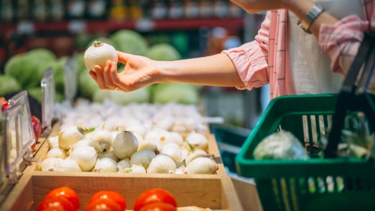 mujer-comprando-supermercado