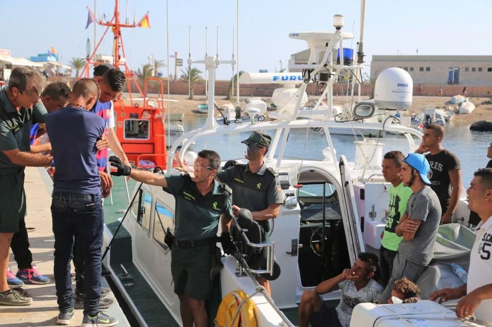 Llegan cuatro pateras a Tabarca con cerca de un centenar de inmigrantes