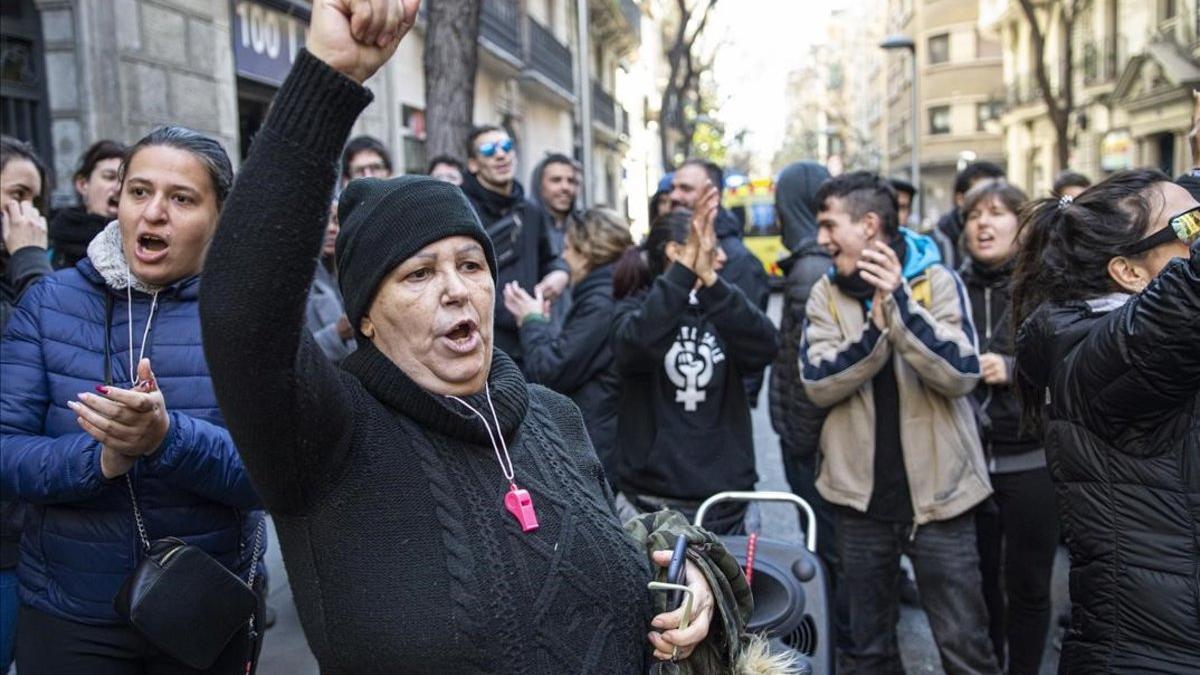 Paralización temporal de una orden de desahucio para un piso de la calle Riera Alta, en Barcelona