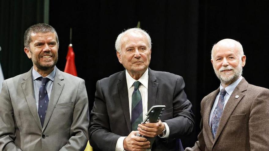 El rector Francisco García, García Ramos y Luis Ortigosa.