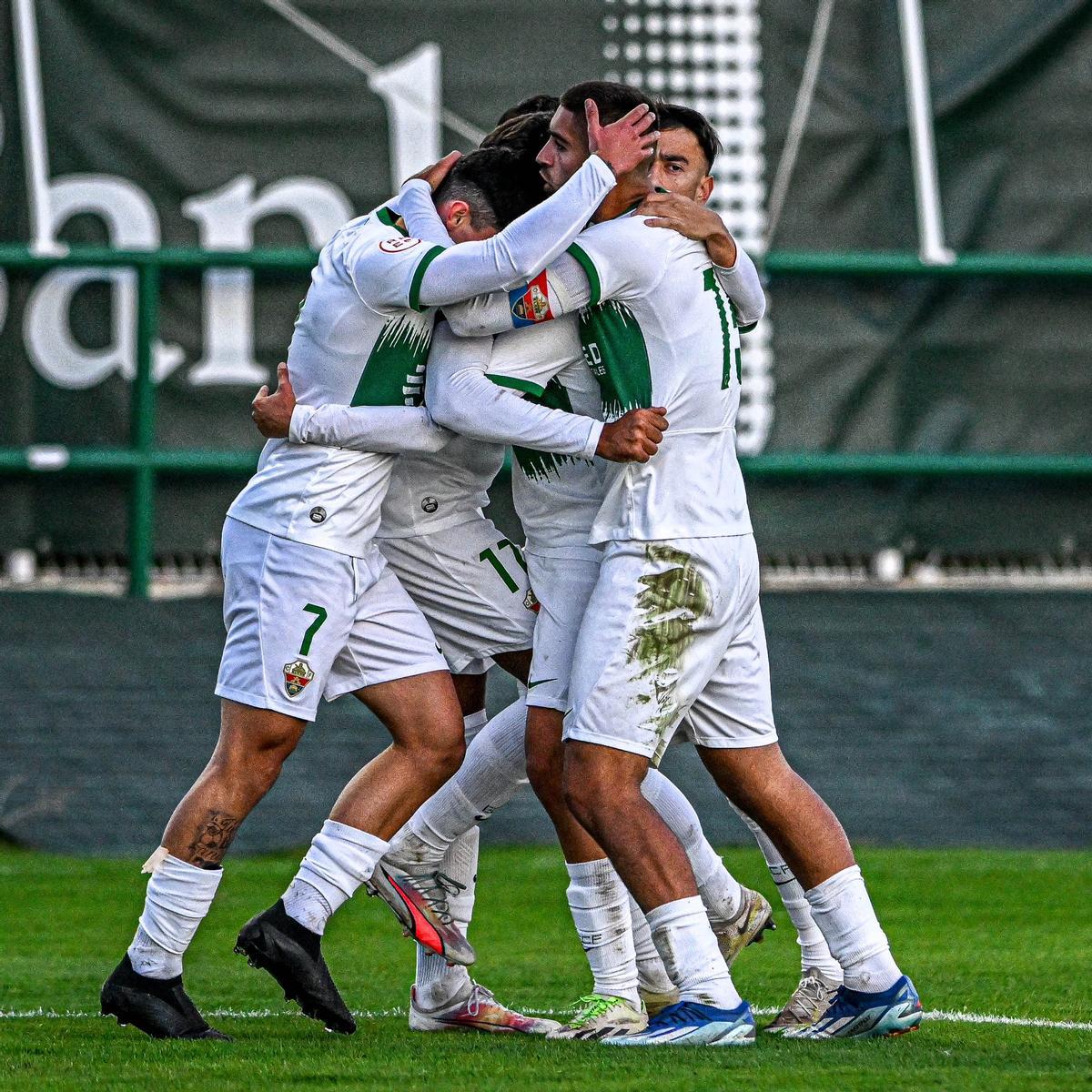 El filial del Elche pone la directa hacia el ascenso