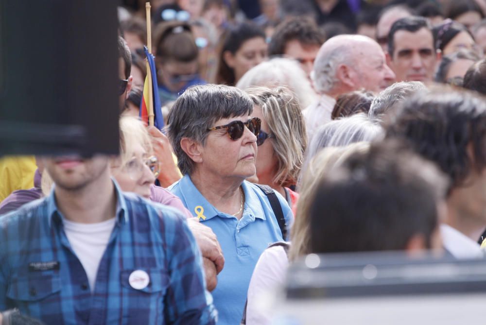 Concentració a la Plaça U d''octubre