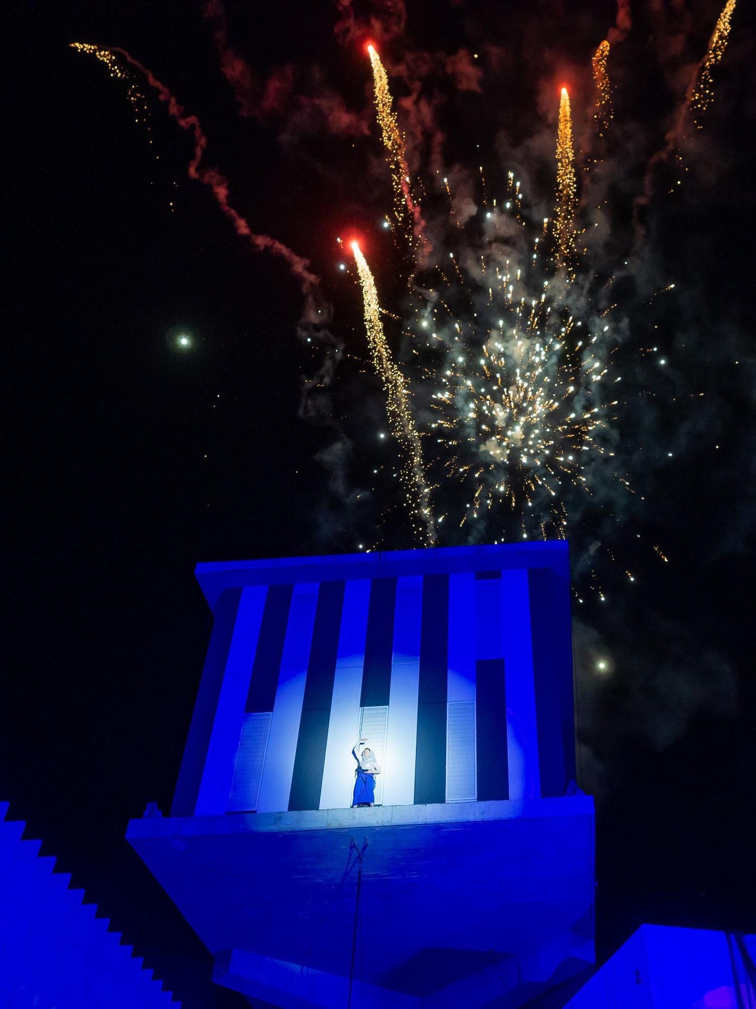 Un espectacle de dansa aèria inaugura la Capital de la Cultura Catalana 2023 a Lloret