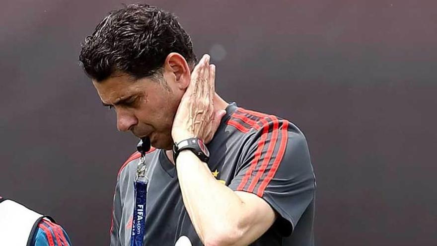 Hierro, durante un entrenamiento con la Roja preparando el partido de mañana ante los iraníes.