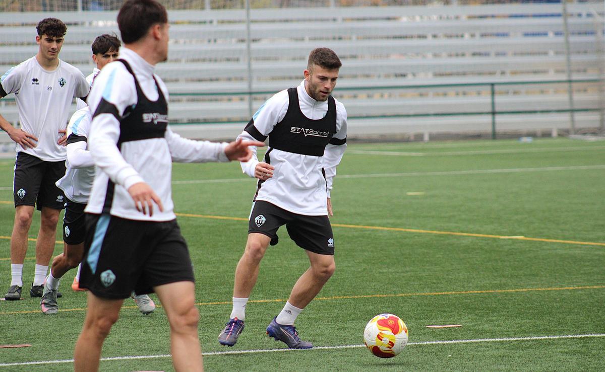 Carlos Segura es el máximo goleador del filial albinegro con 14 goles.