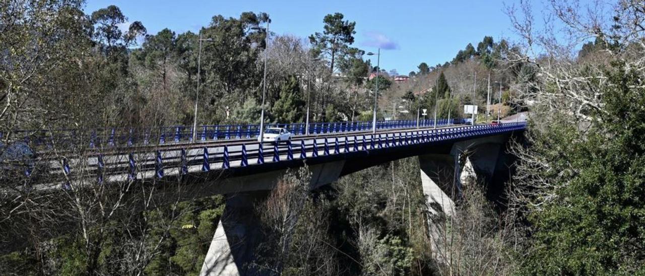 El puente de Las palabras une Monte Porreiro y Lérez.