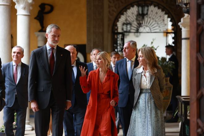 Fotogalería | El rey Felipe VI inaugura la exposición sobre Cayetana de Alba en Sevilla