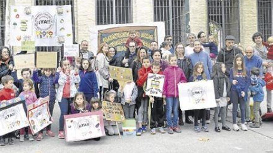 Picnic masivo para exigir los pliegos del comedor