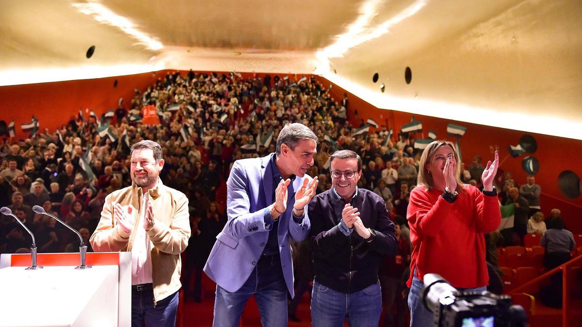 Sánchez abre la campaña del los socialistas en Extremadura: Lo que está en juego es qué modelo de sociedad queremos y solo el PSOE garantiza un estado del bienestar fuerte