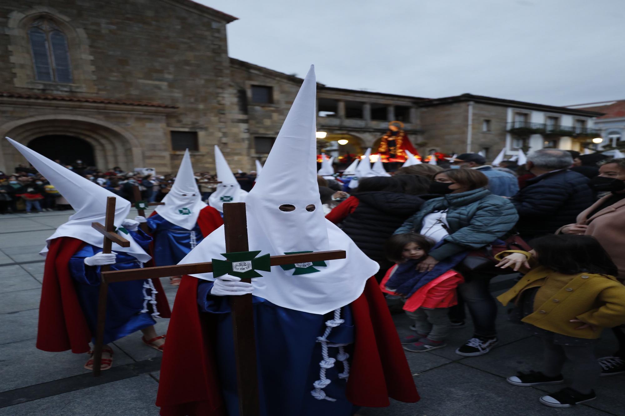 EN IMÁGENES: Así fue la procesión del Santo Encuentro de Avilés