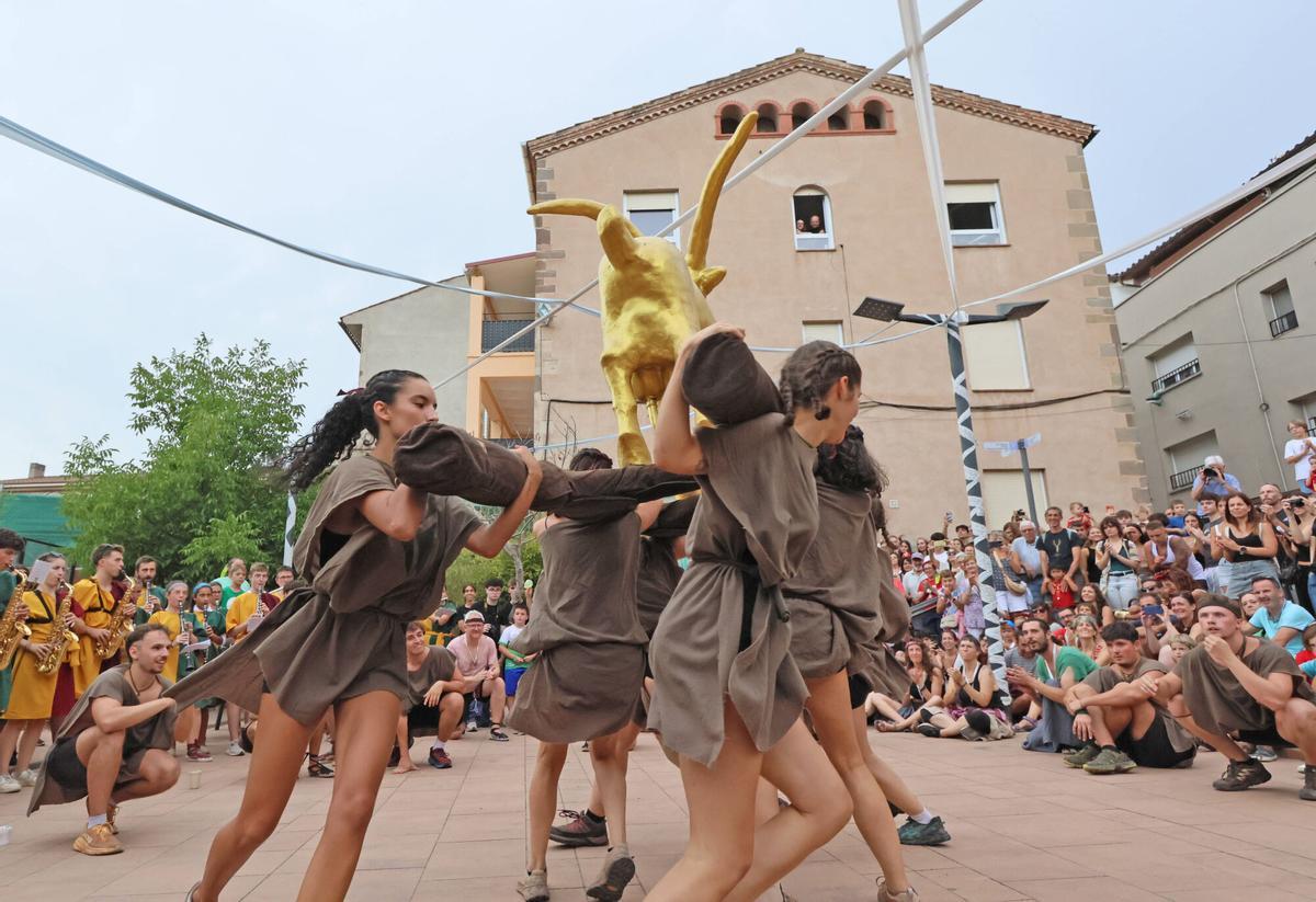 Les millors imatges de la cercavila de la Cabra d'Or, a Moià