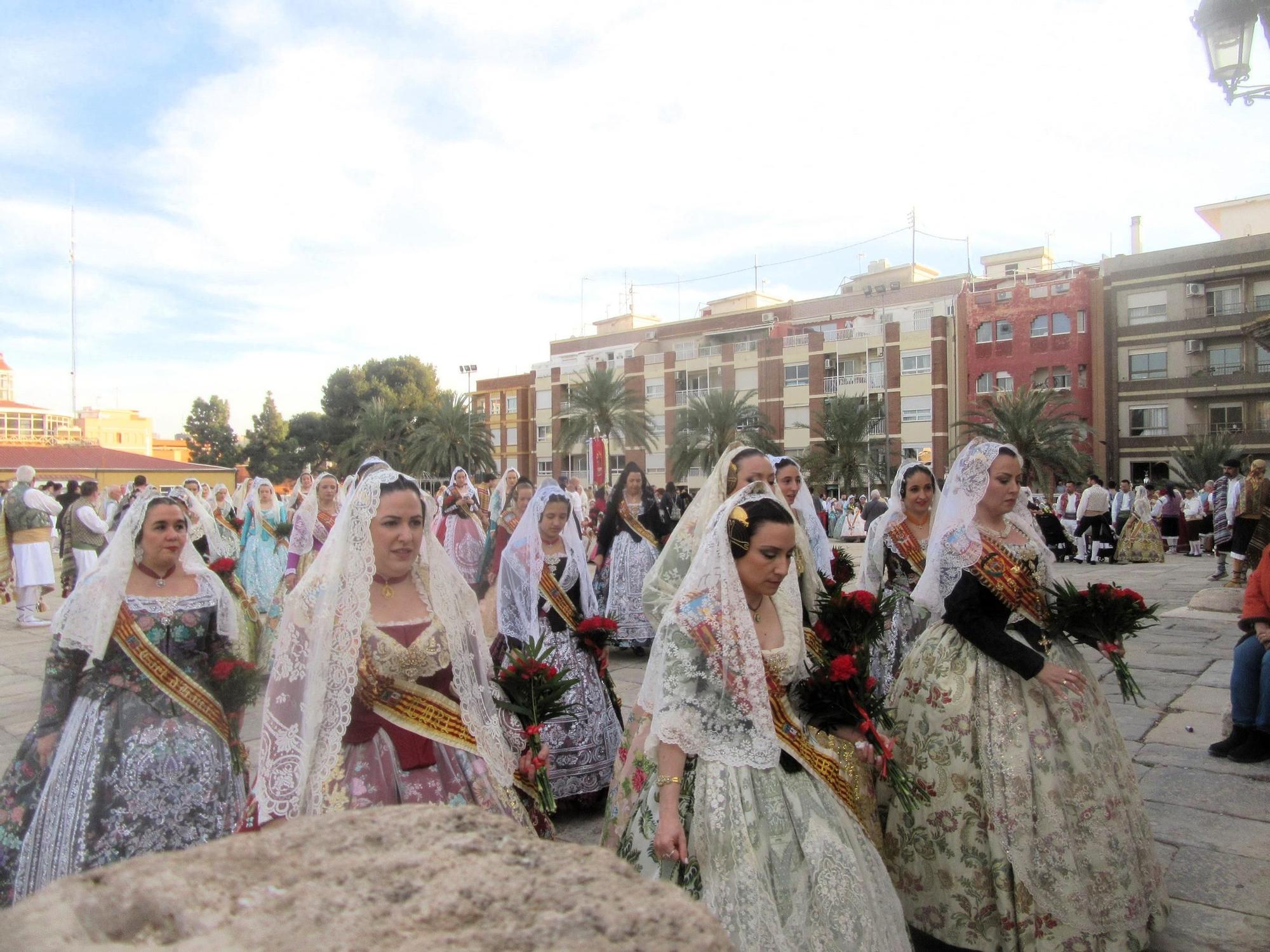 Las fallas de Burjassot rinden homenaje a la Virgen de la Cabeza