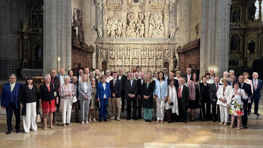 El Ayuntamiento de Huesca homenajea a 20 matrimonios oscenses que celebran sus bodas de oro