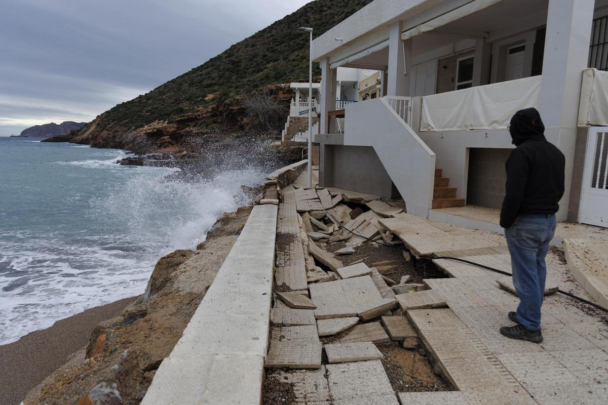 El paseo de El Portús, aún más dañado tras los últimos temporales