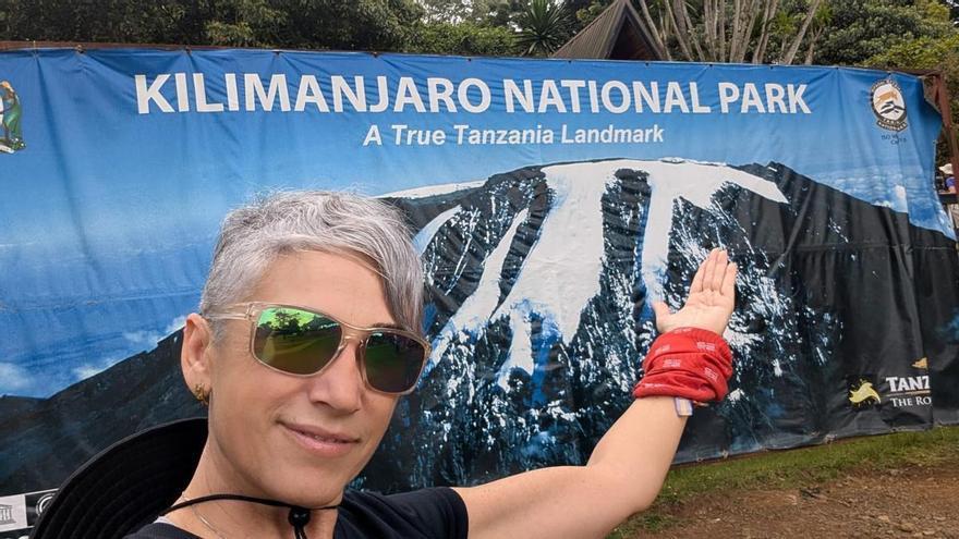 Vídeo | Carla Ángel, policía local de Almassora, corona el Kilimanjaro