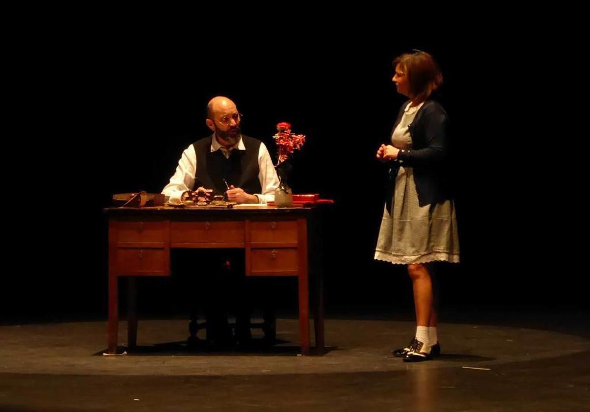 La representación teatral en el auditorio de la Pola.