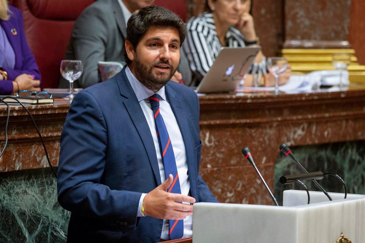 GRAF 9238 CARTAGENA, (MURCIA), 26/07/2019.- El candidato a la presidencia de la Comunidad de Murcia Fernando López Miras, durante un momento de su intervención en el pleno de su investidura, hoy en la Asamblea Regional de Murcia en Cartagena. EFE/Marcial Guillén