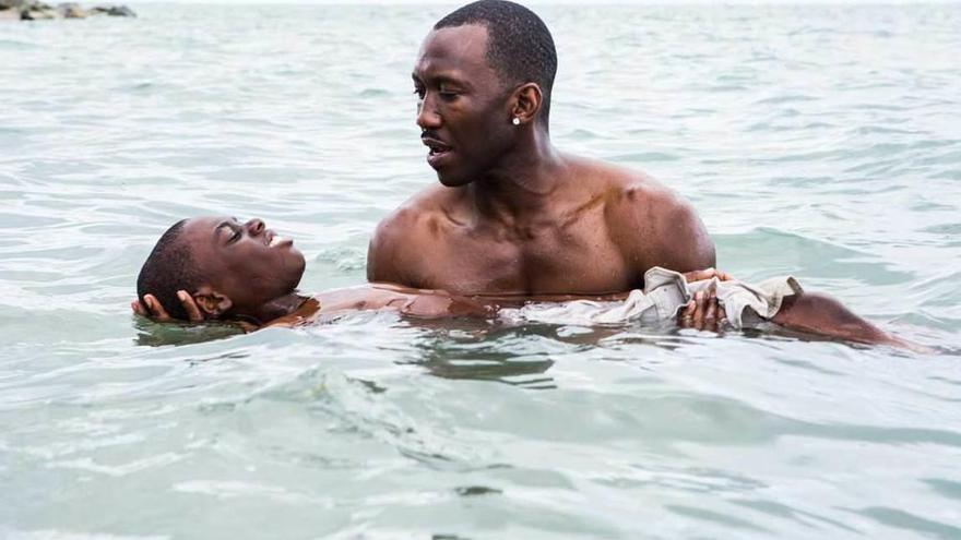 Alex Hibbert y Mahershala Ali.