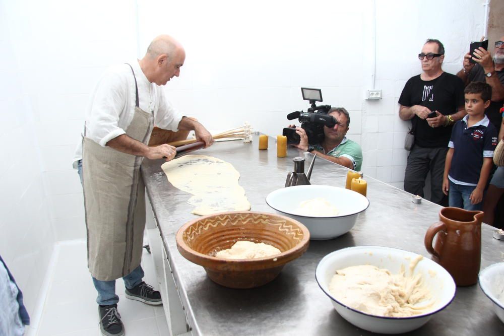 Neuer Bäcker in Traditions-Bäckerei Forn des Teatre