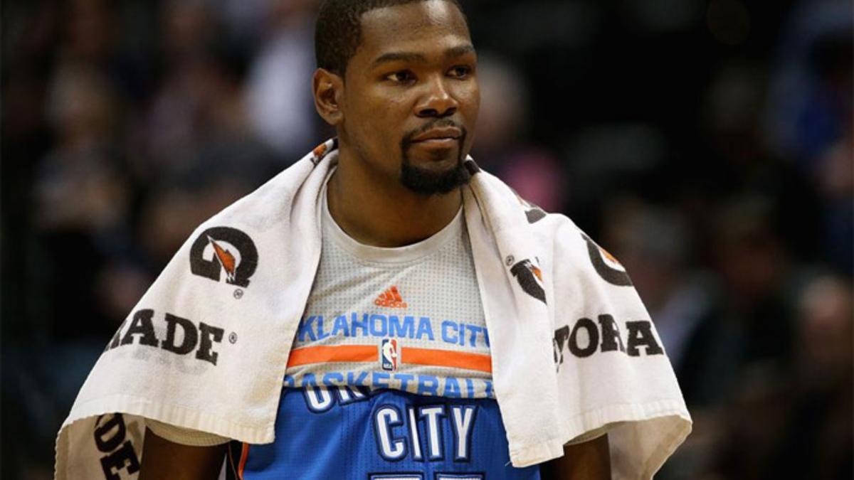 Kevin Durant escucha ofertas este verano