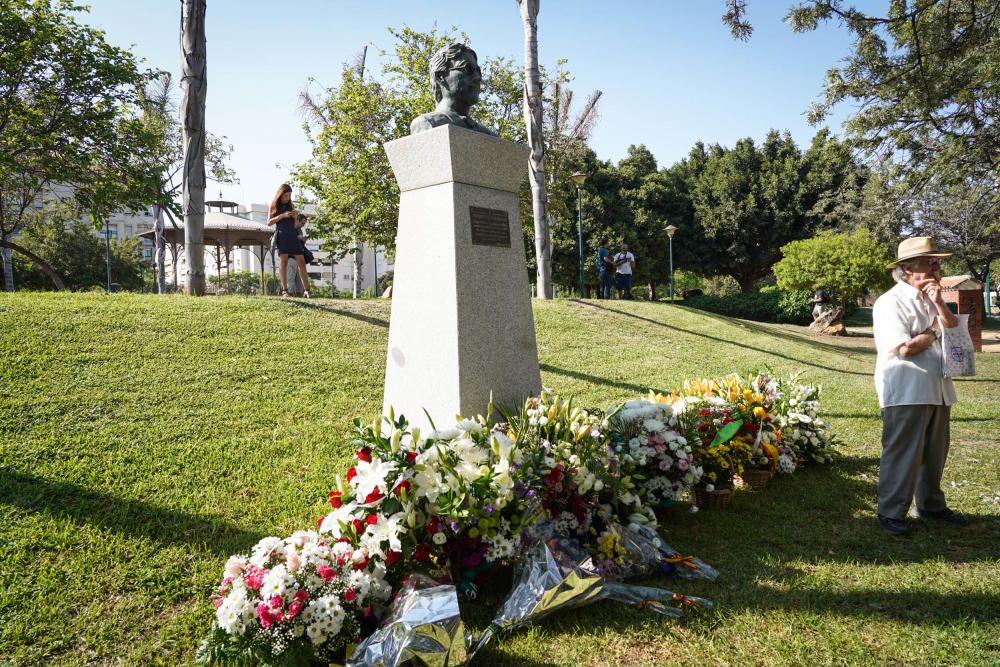 Ofrenda floral en homenaje a José María Martín Carpena