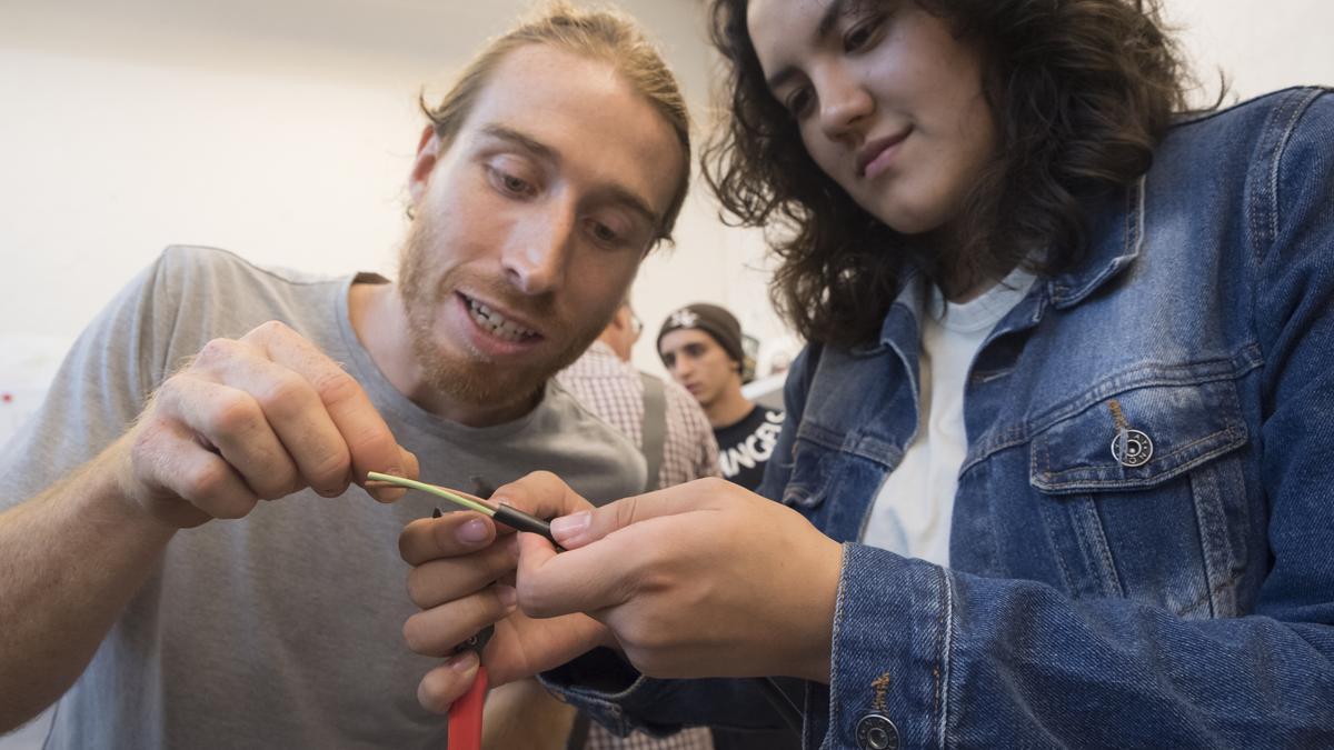 Aleix Badia, de La Codornella, donant instruccions