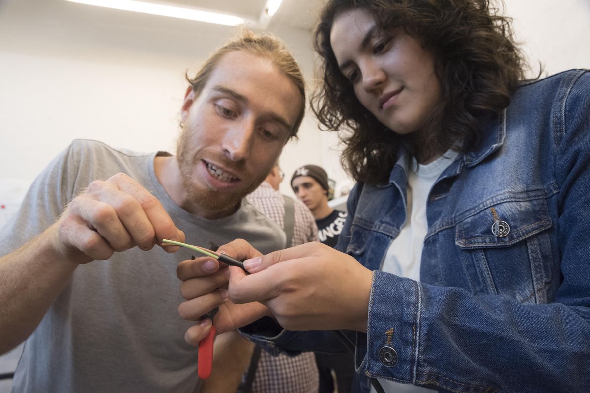 Aleix Badia, de La Codornella, donant instruccions
